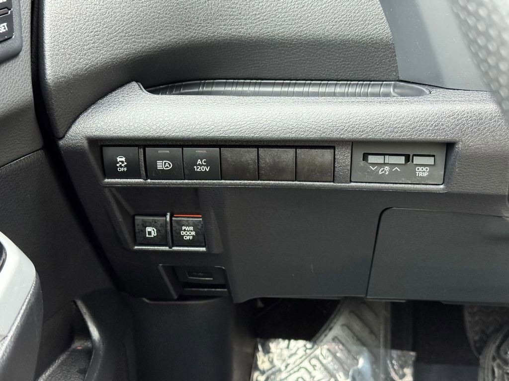 Used 2025 Toyota Sienna XSE w/ XSE Premium Package image 63