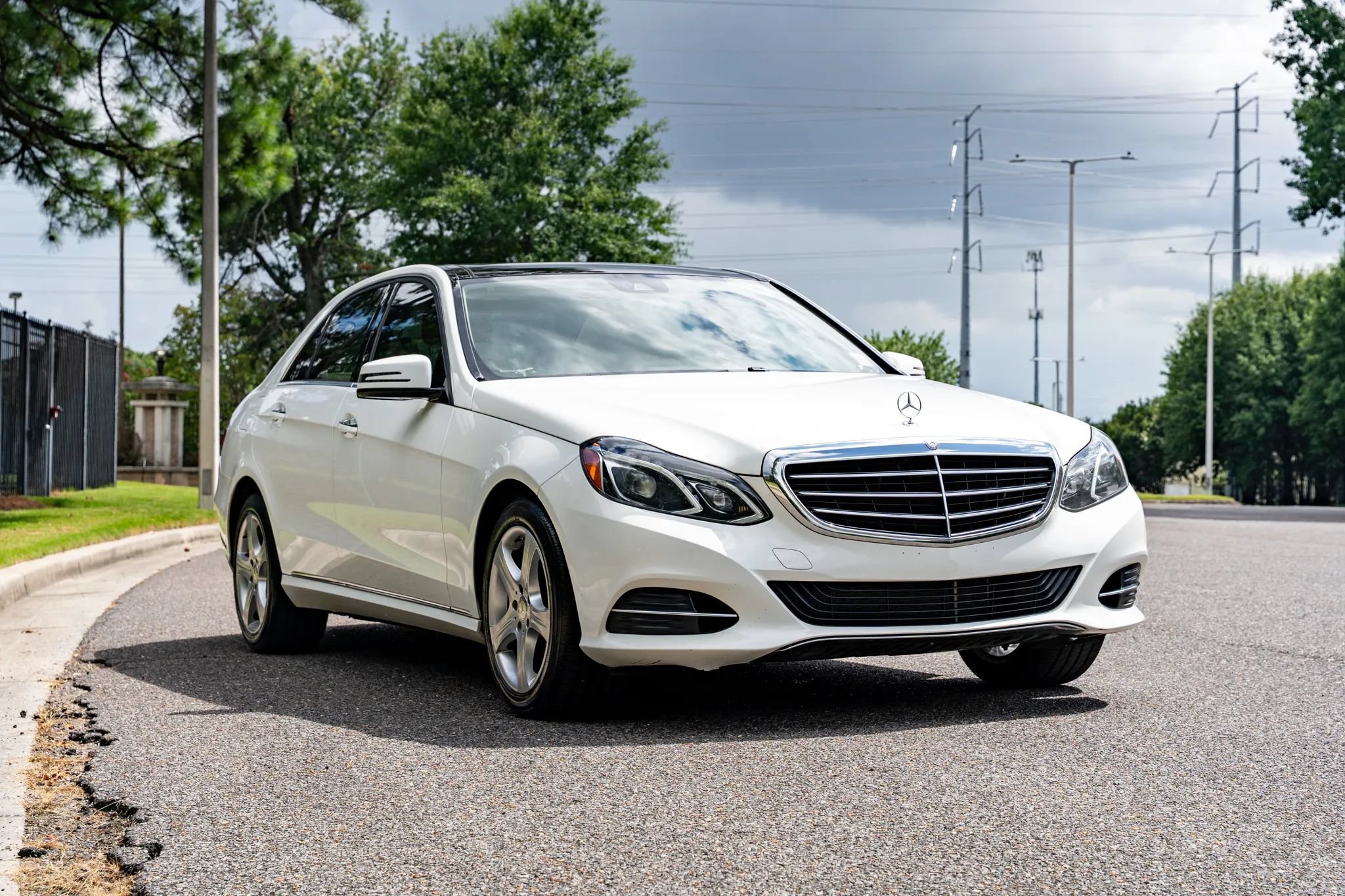 Used 2015 Mercedes-Benz E 350 4MATIC Sedan image 3
