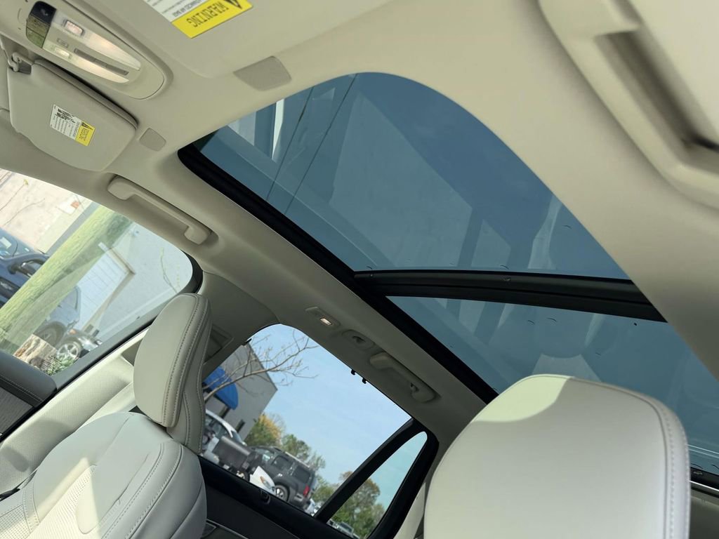 New 2026 Volvo XC90 B5 Ultra w/ Protection Package Premier AWD/4WD image 18