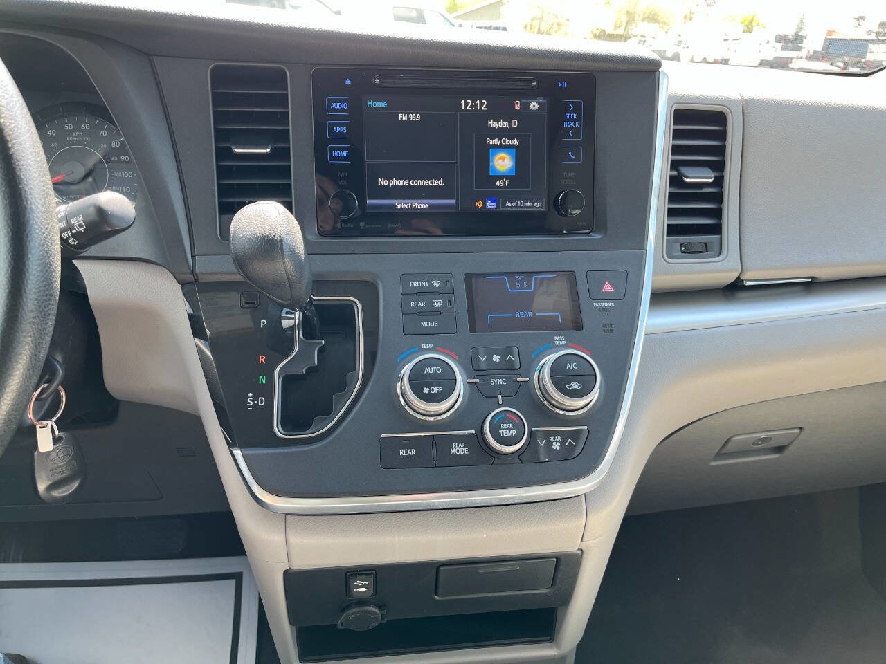 Used 2017 Toyota Sienna LE AWD/4WD image 12