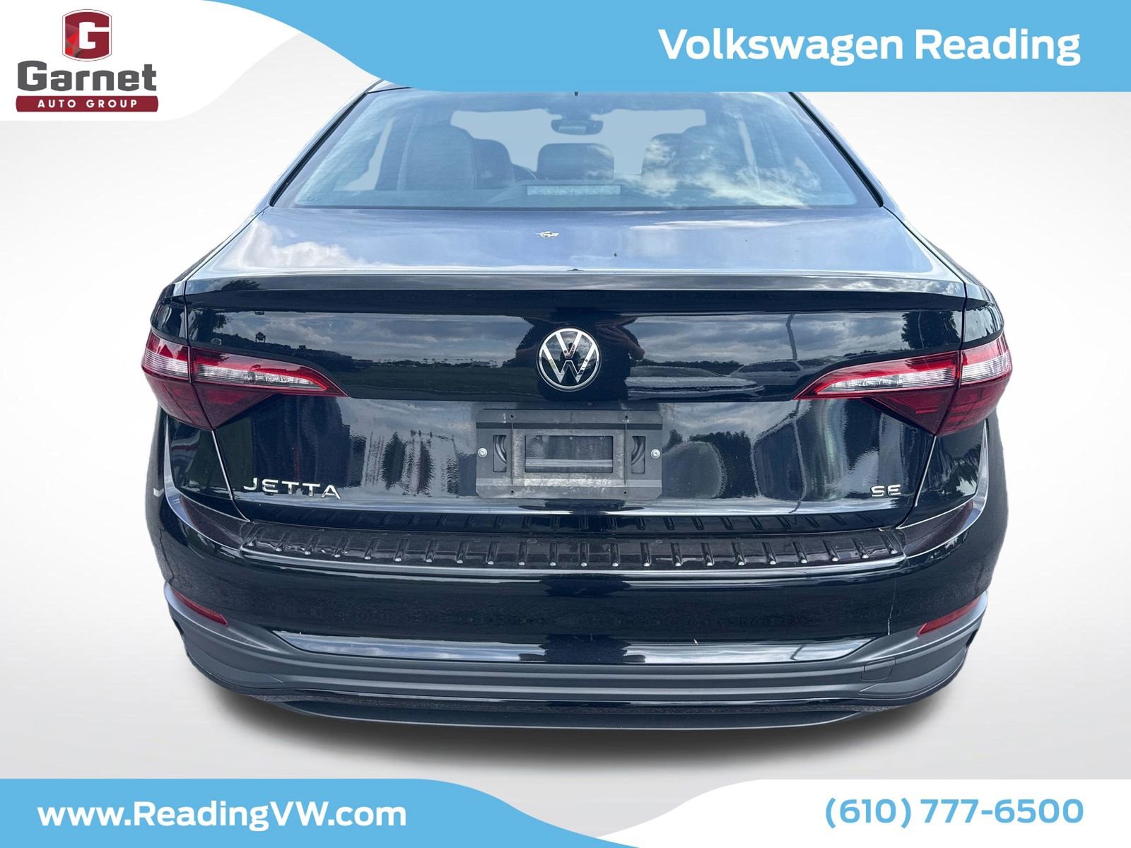 Used 2023 Volkswagen Jetta SE w/ Panoramic Sunroof Package FWD image 4