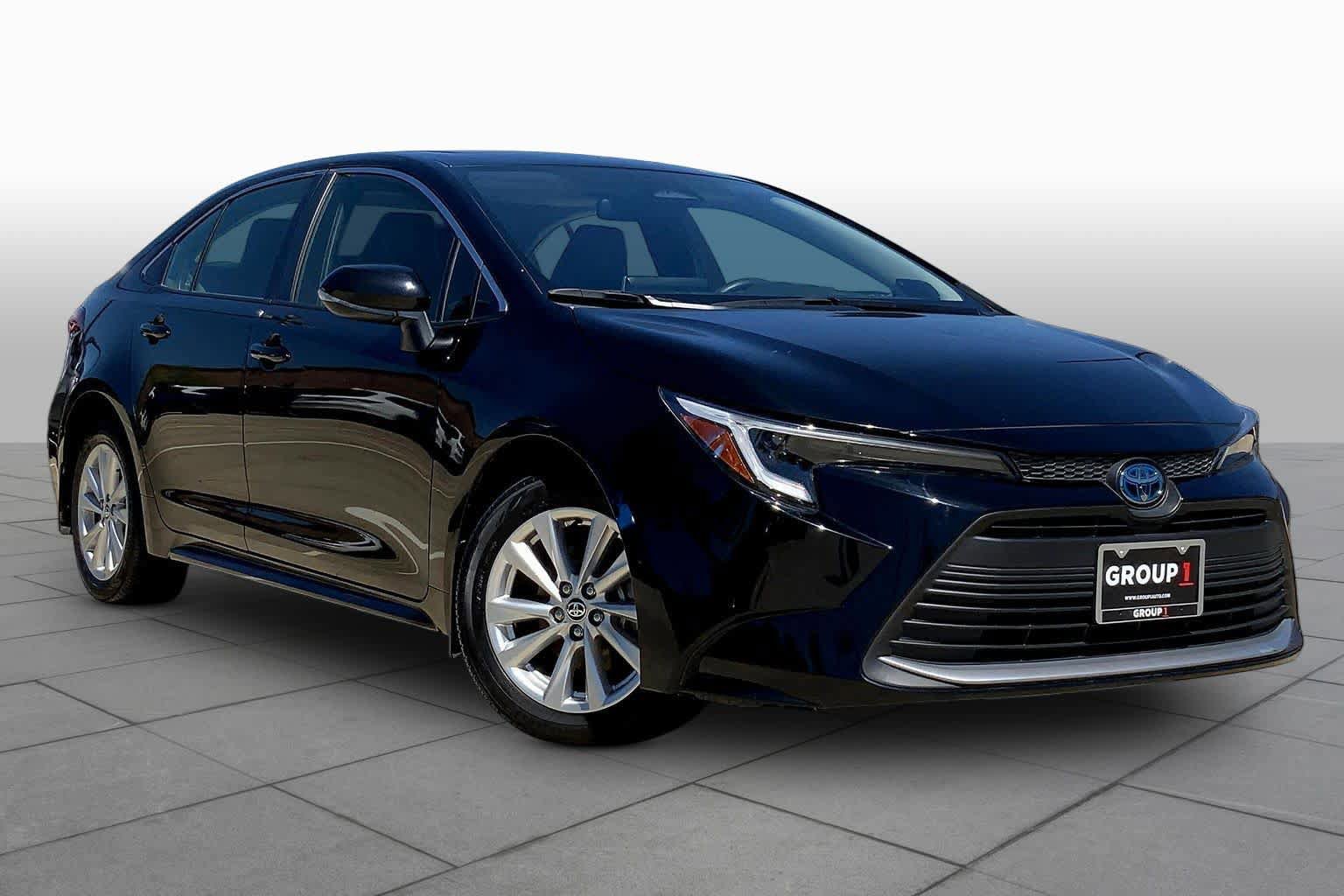 Used 2024 Toyota Corolla XLE FWD image 3