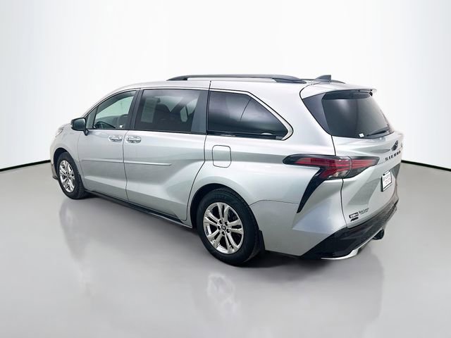 Used 2023 Toyota Sienna XSE image 5