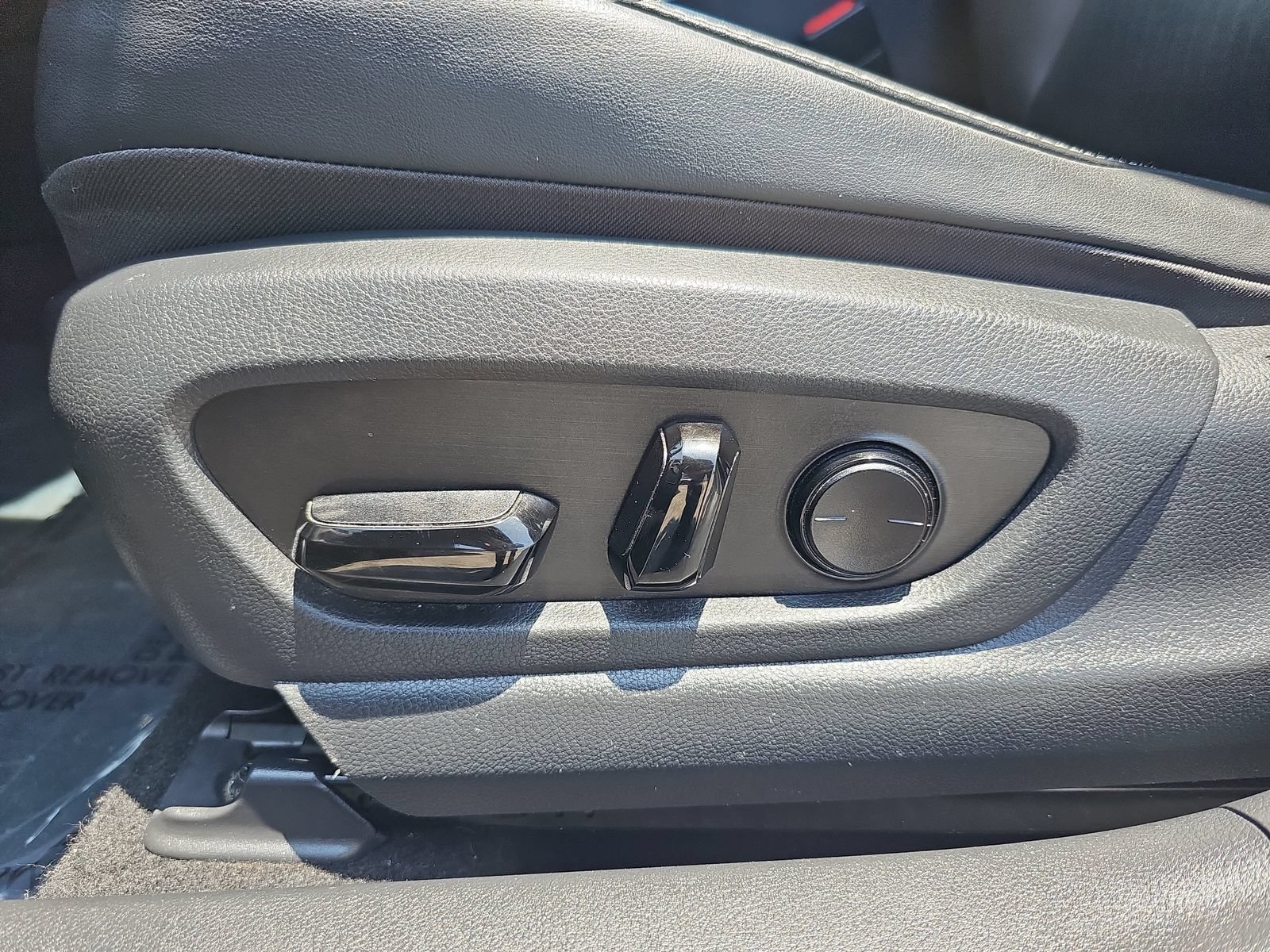 Used 2022 Lexus UX 200 w/ Accessory Package (Z1) FWD image 33