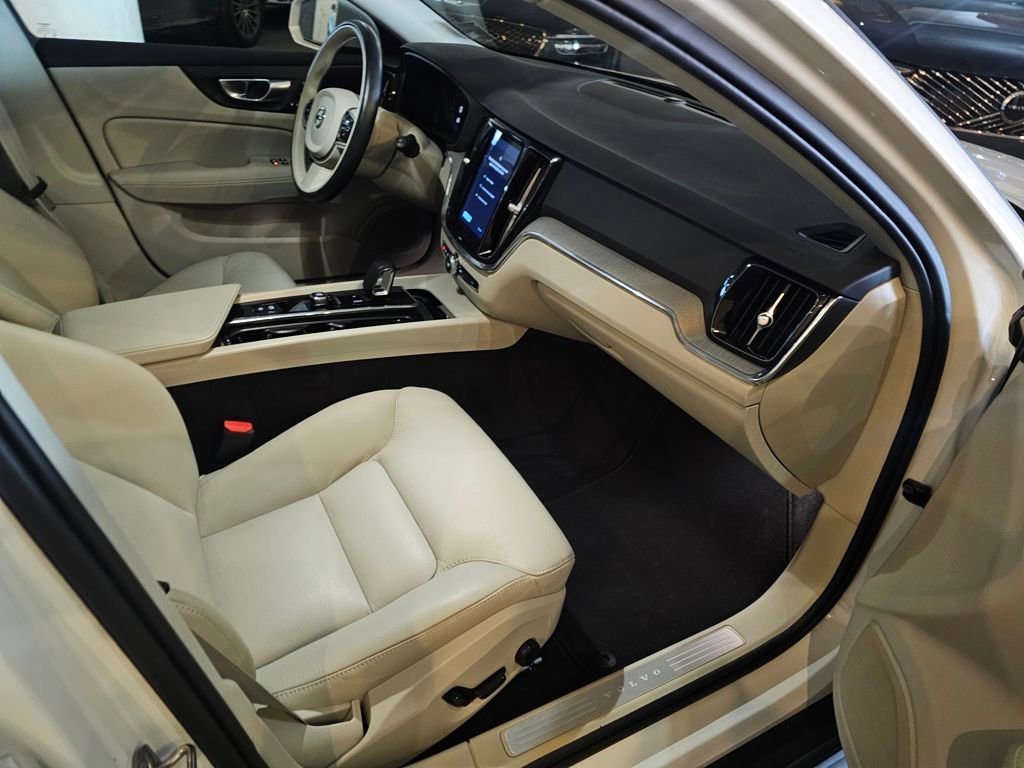 Certified 2024 Volvo V60 B5 Cross Country Plus image 11