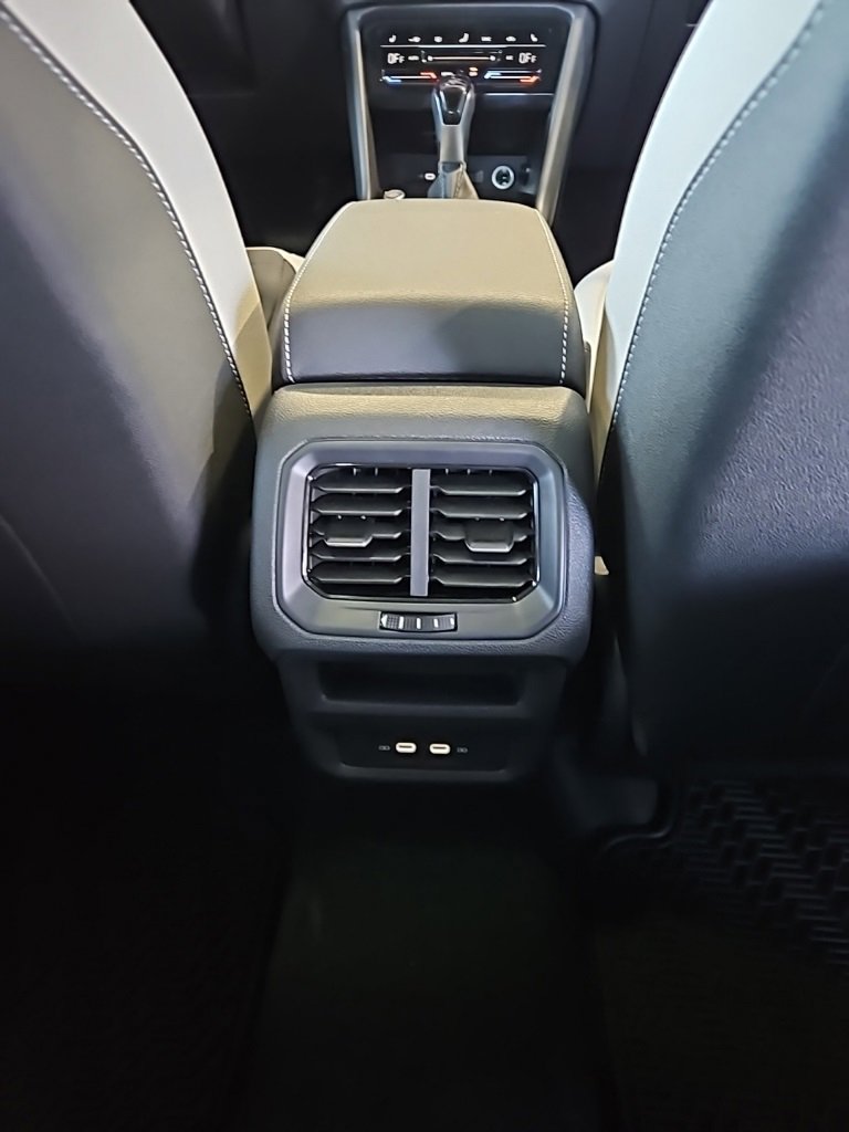 New 2026 Volkswagen Taos SE image 18