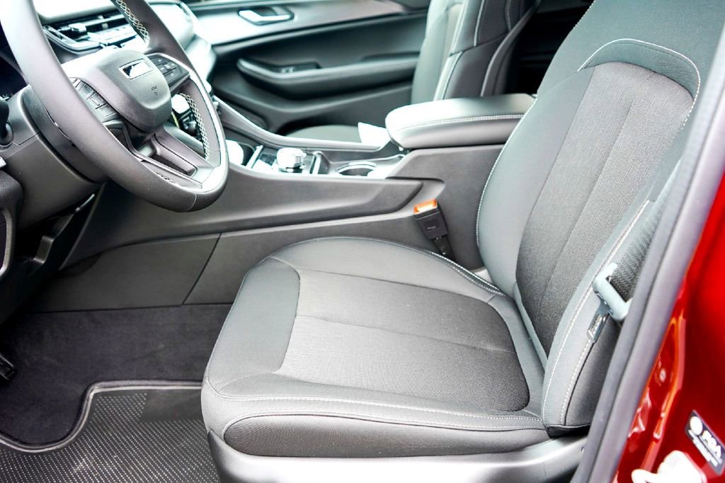 New 2026 Jeep Grand Cherokee Laredo RWD image 10