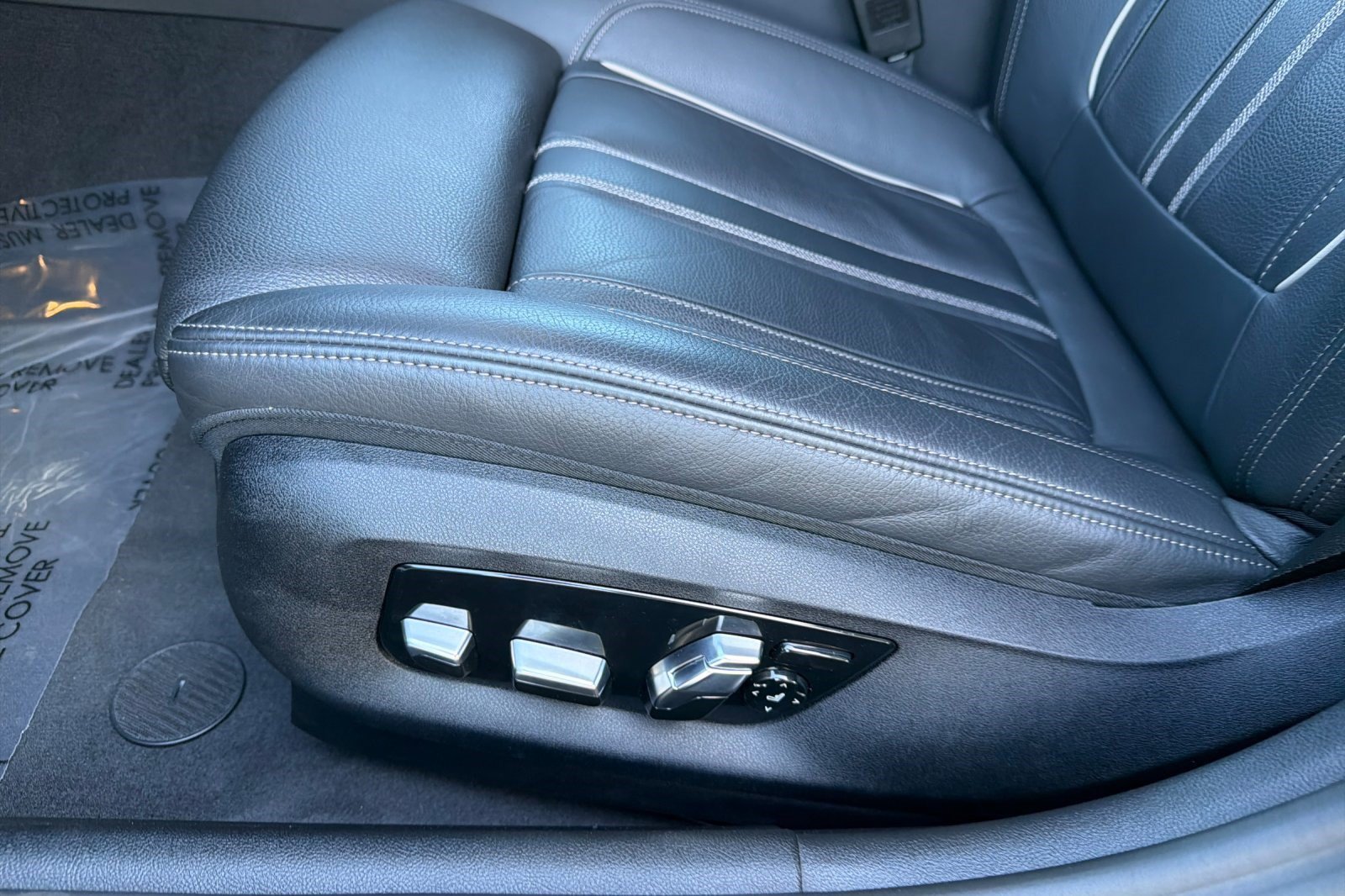 Used 2023 BMW M550i xDrive w/ Executive Package AWD/4WD image 14