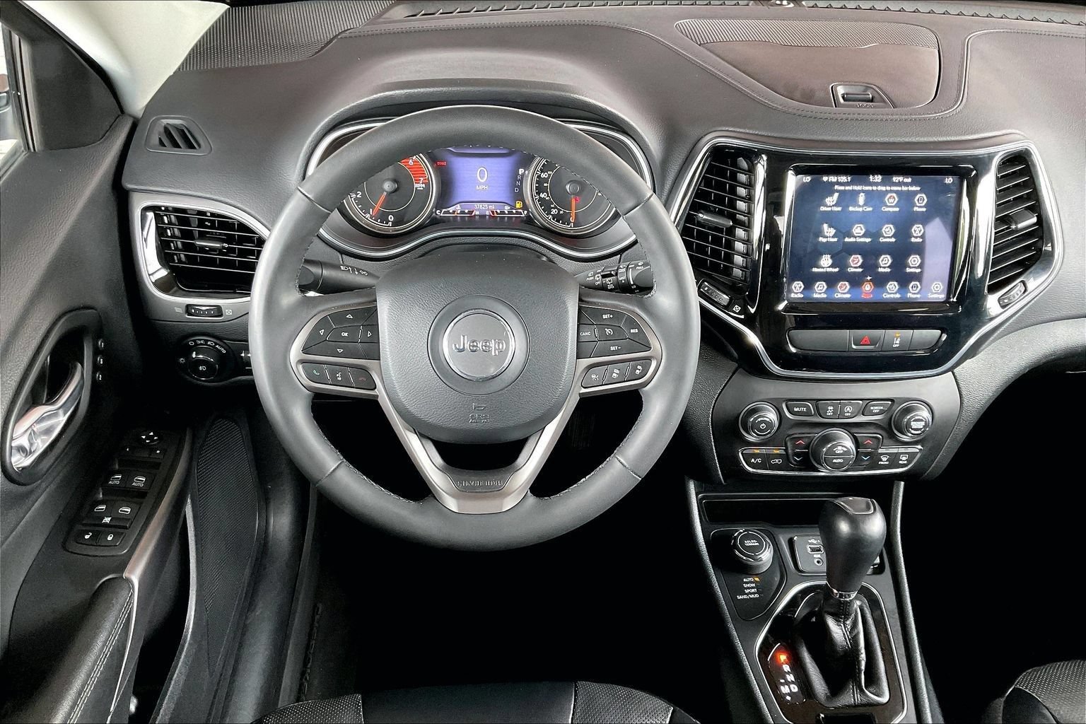 Used 2022 Jeep Cherokee Limited w/ Mopar Interior Package AWD/4WD image 8