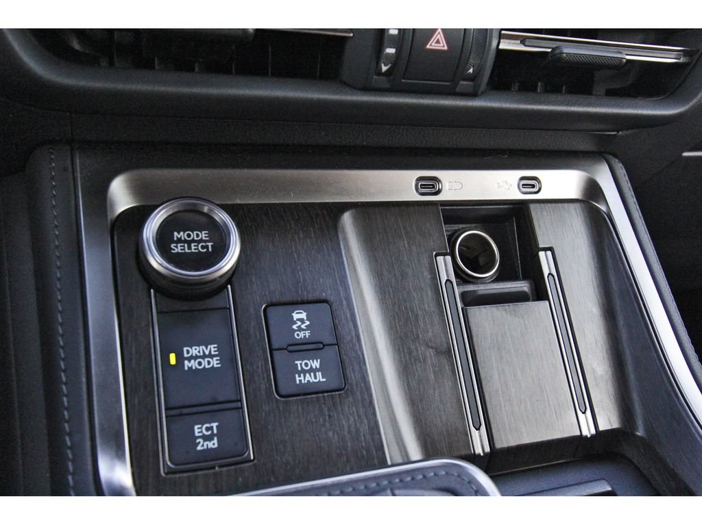 Used 2025 Lexus GX 550 w/ Accessory Package (2T) AWD/4WD image 26