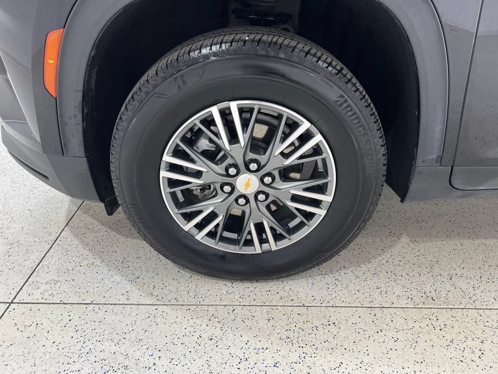 Used 2024 Chevrolet Traverse LS FWD image 30