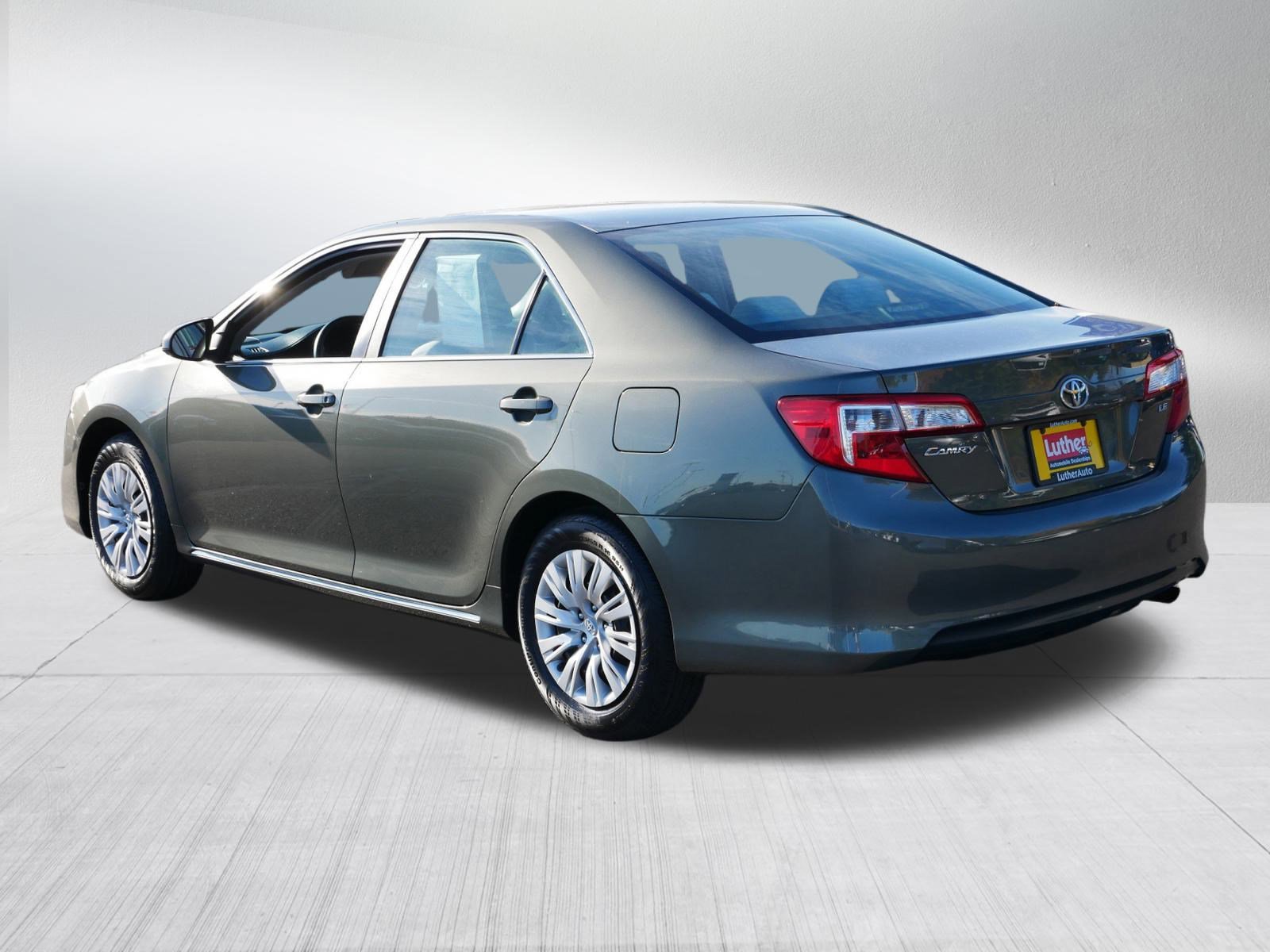 Used 2013 Toyota Camry LE image 5