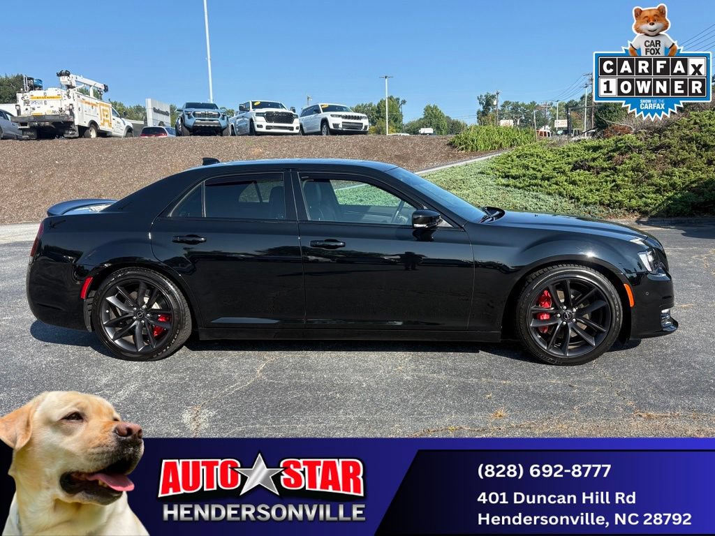 Used 2023 Chrysler 300 C RWD image 2