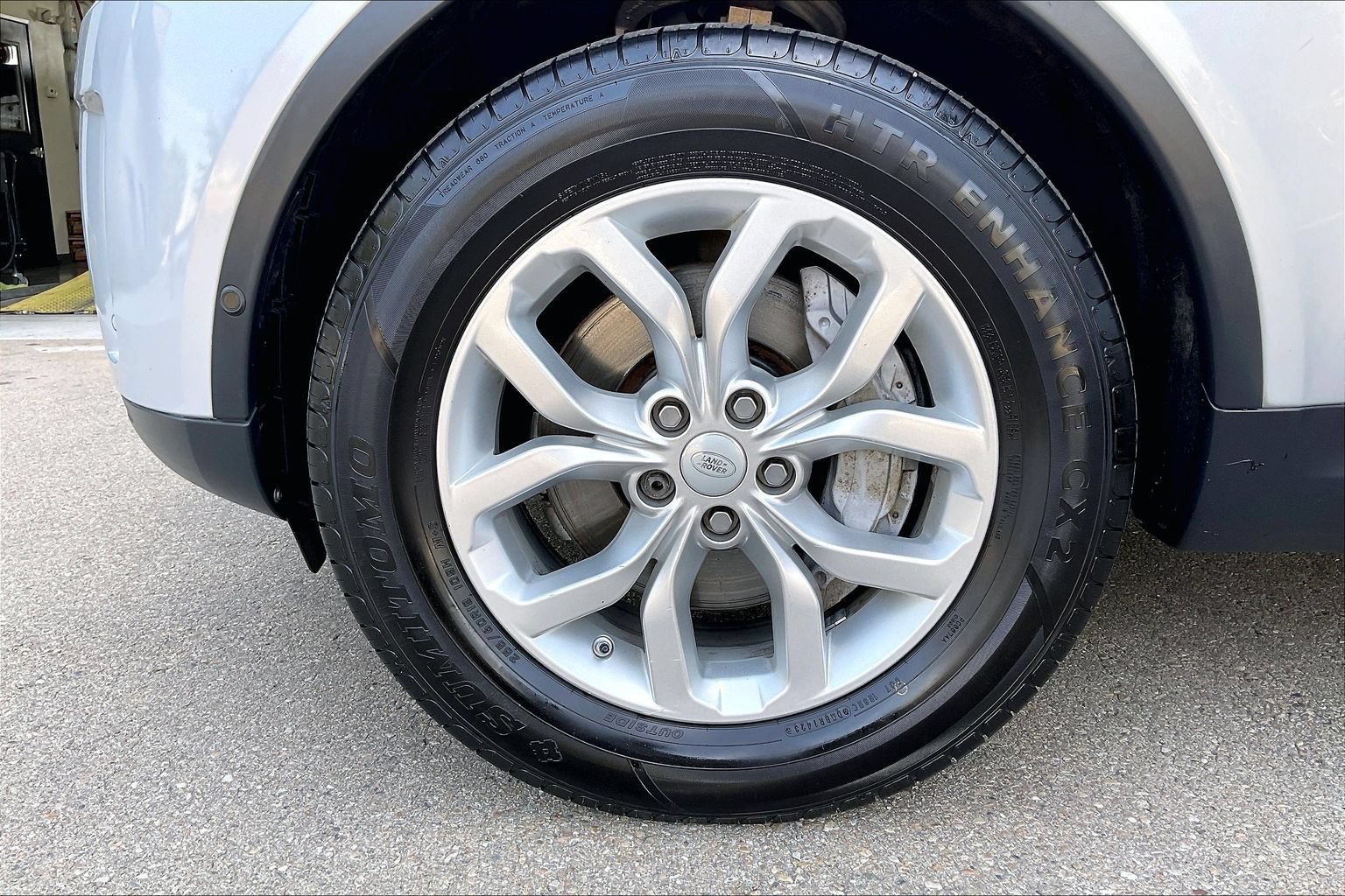 Used 2020 Land Rover Discovery SE AWD/4WD image 26