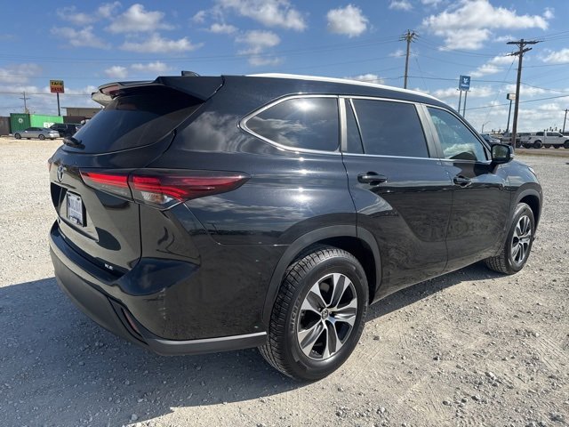 Used 2024 Toyota Highlander XLE image 7