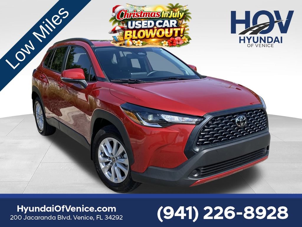 Used 2024 Toyota Corolla Cross LE w/ Moonroof Package FWD image 1