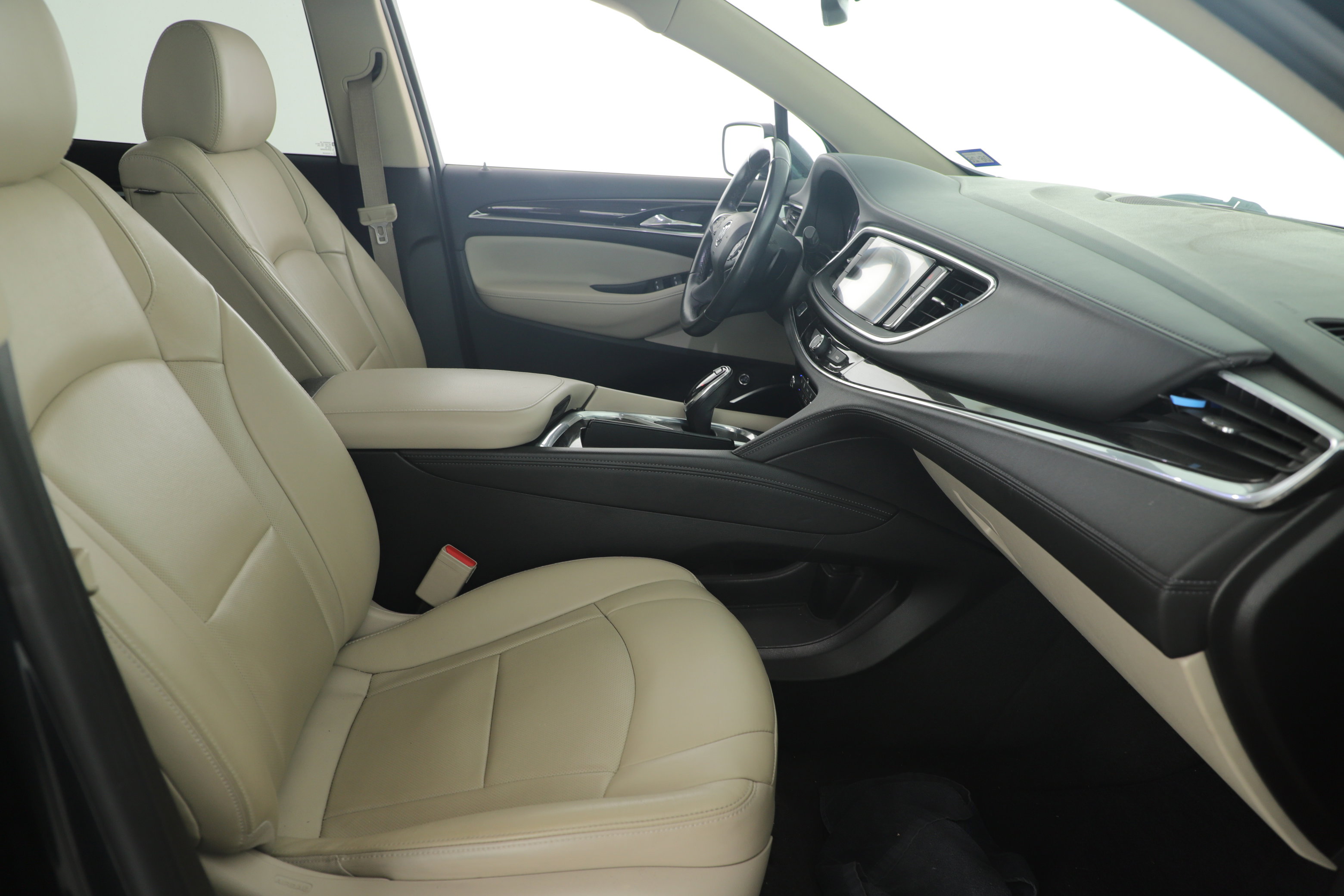 Used 2019 Buick Enclave Essence image 12