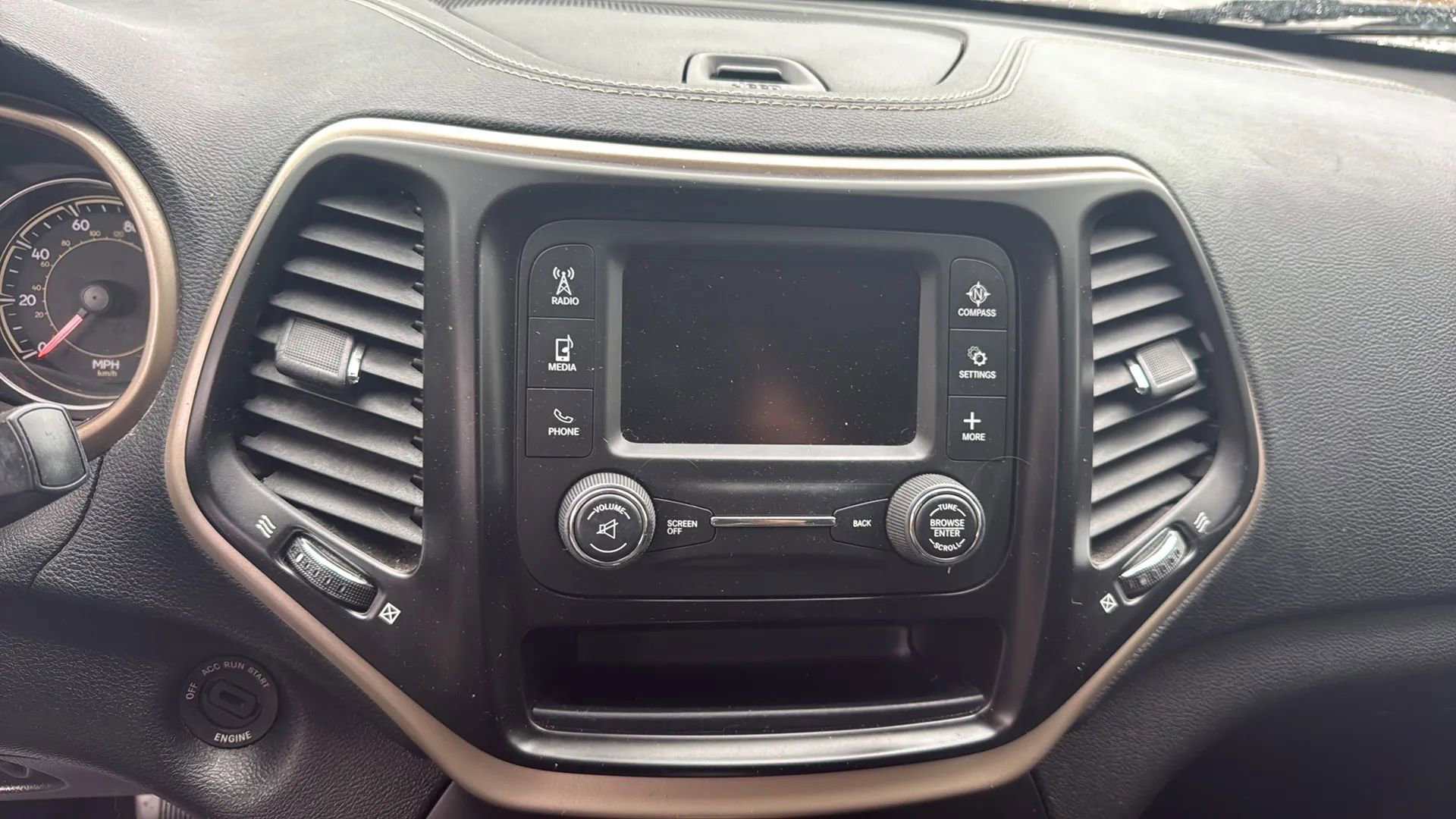 Used 2014 Jeep Cherokee Sport image 22