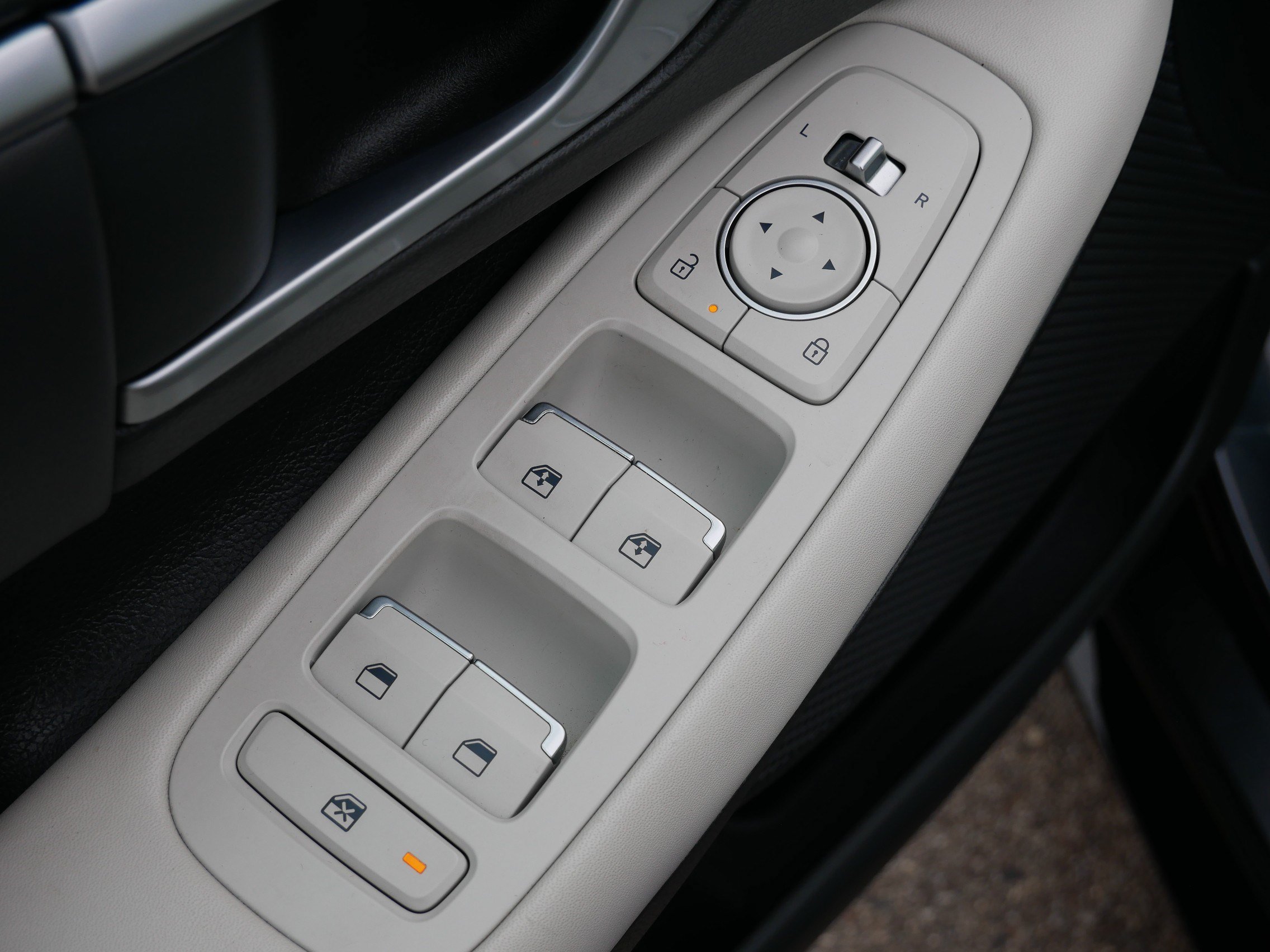 Certified 2025 Hyundai Sonata SEL AWD/4WD image 16