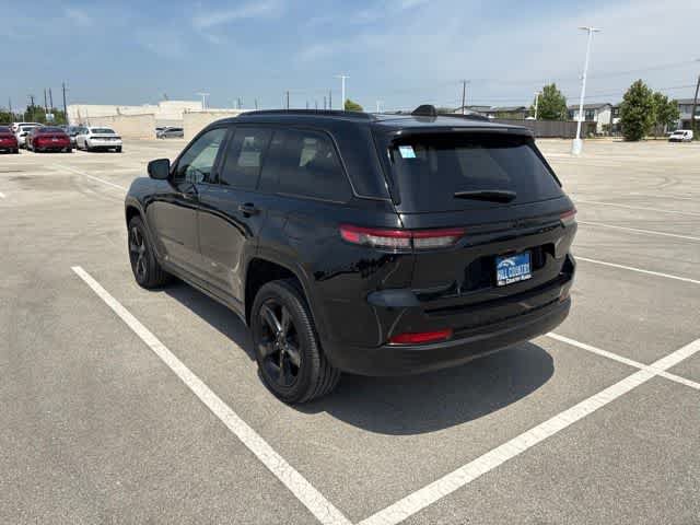 Used 2023 Jeep Grand Cherokee Altitude RWD image 3