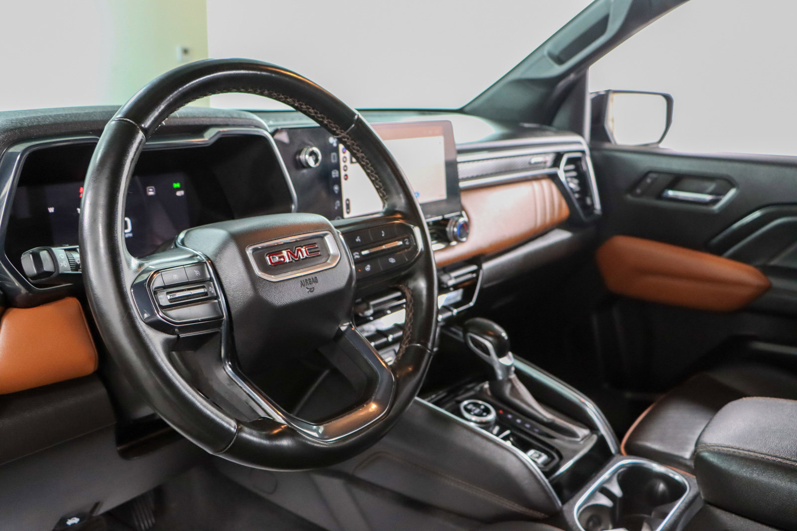 Used 2023 GMC Canyon AT4 w/ AT4 Premium Package image 23