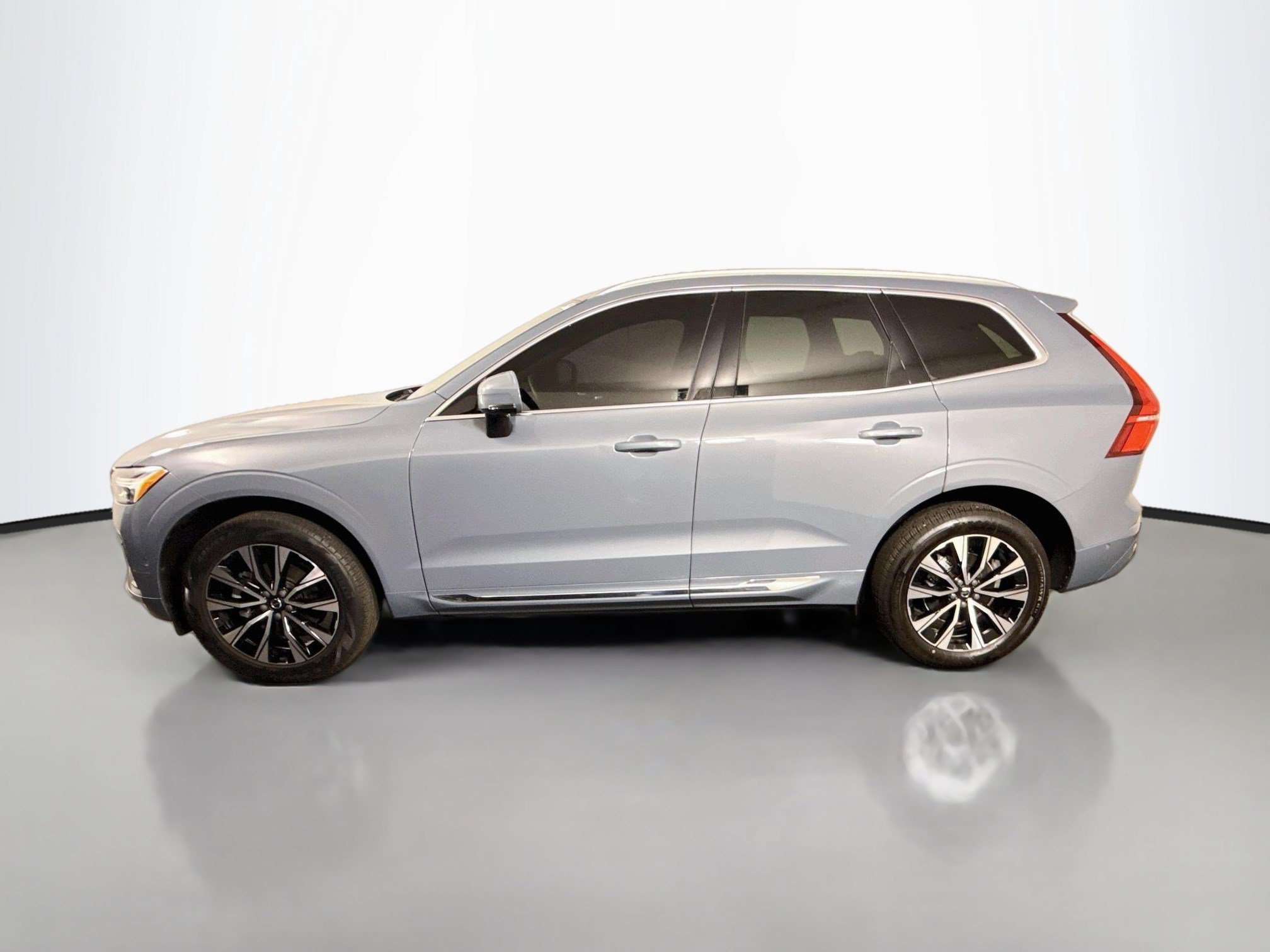 Used 2023 Volvo XC60 B5 Plus FWD image 6