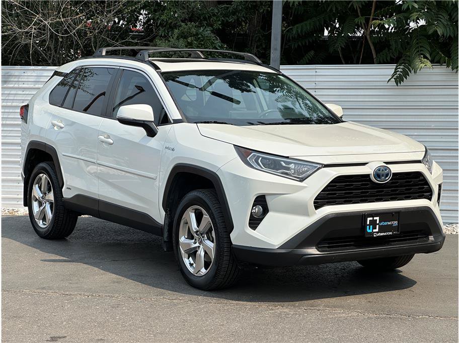 Used 2021 Toyota RAV4 XLE Premium AWD/4WD image 8