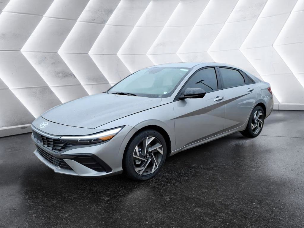 Used 2025 Hyundai Elantra Sport image 1