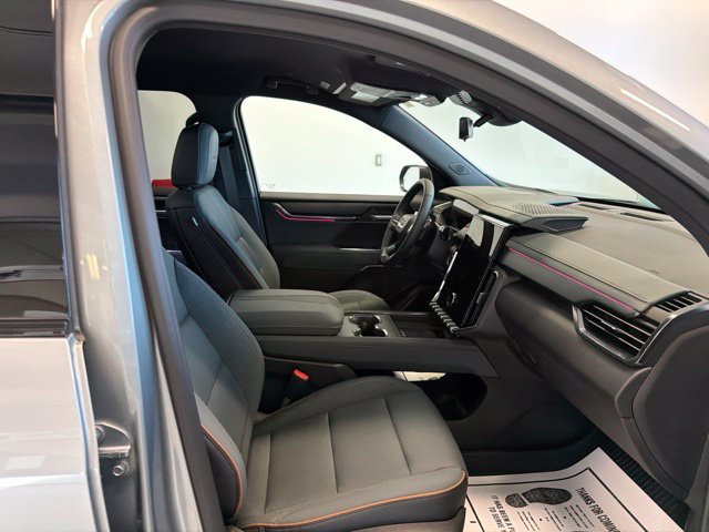 Used 2026 GMC Acadia AT4 w/ LPO, Floor Liner Package AWD/4WD image 39