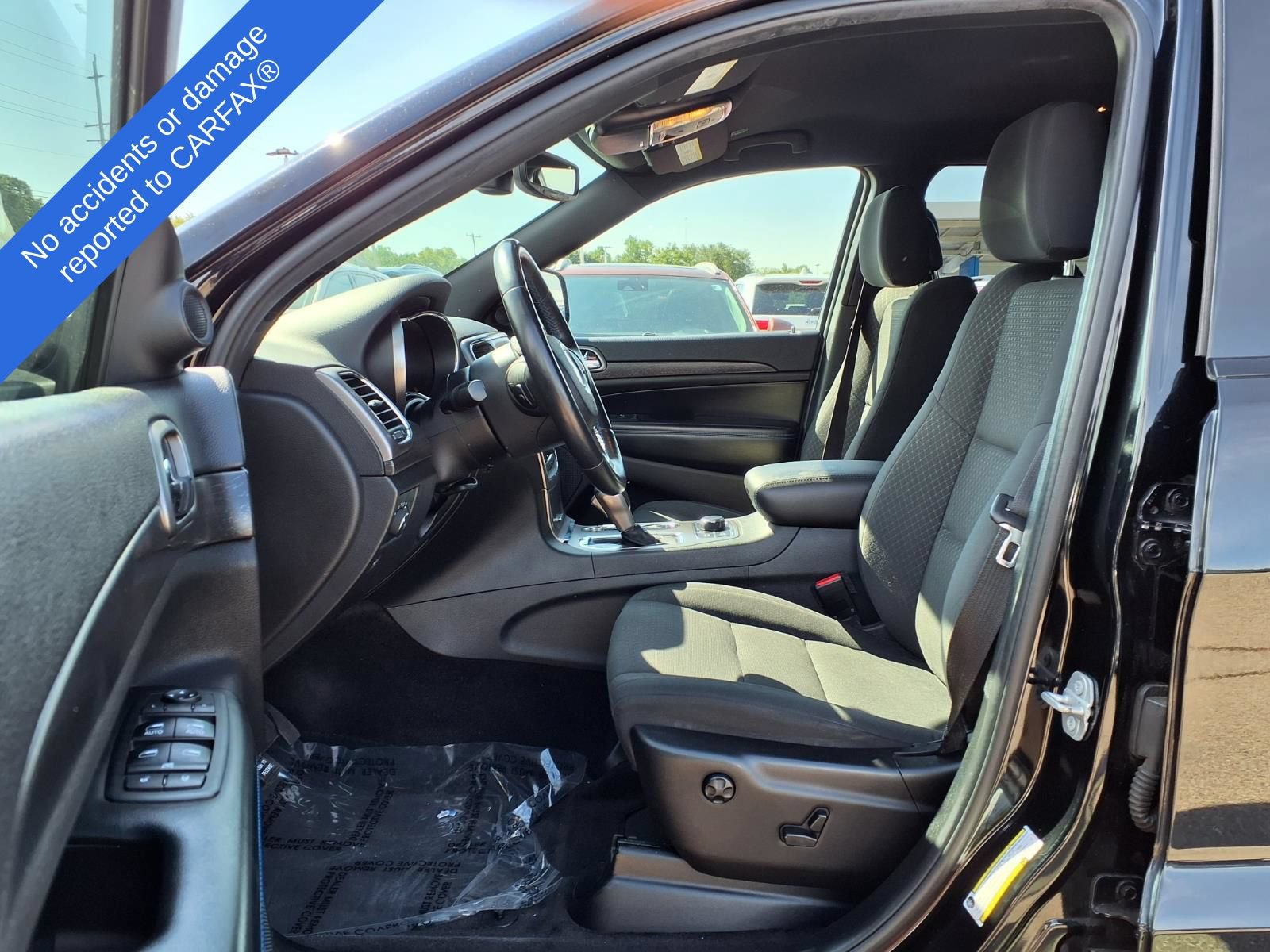 Used 2018 Jeep Grand Cherokee Laredo AWD/4WD image 17