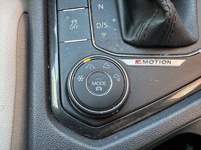 Used 2018 Volkswagen Tiguan SE AWD/4WD image 27