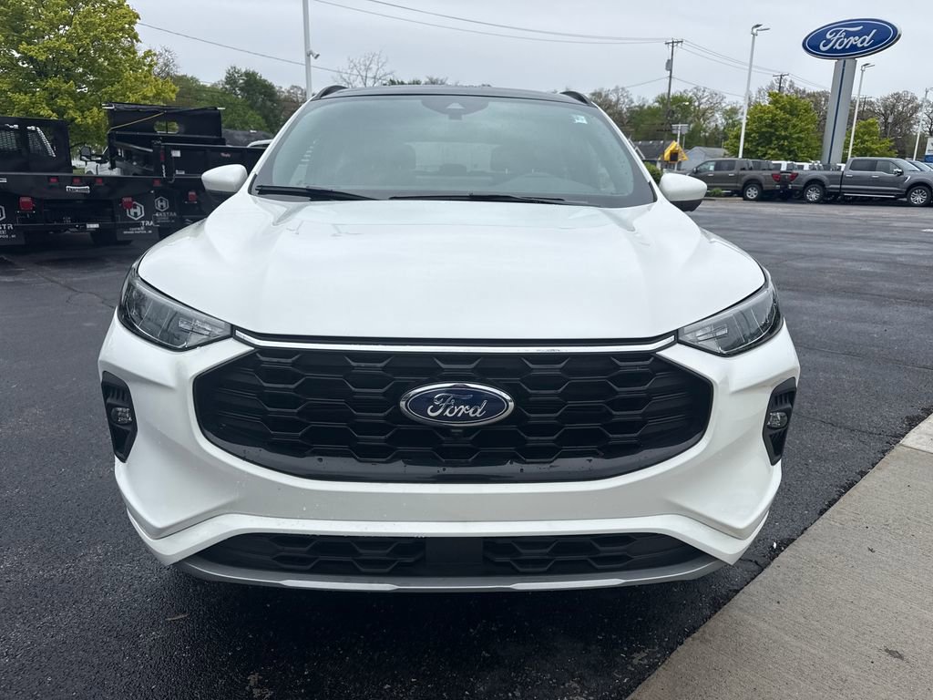 Used 2024 Ford Escape ST-Line Select w/ Tech Pack #2 AWD/4WD image 3