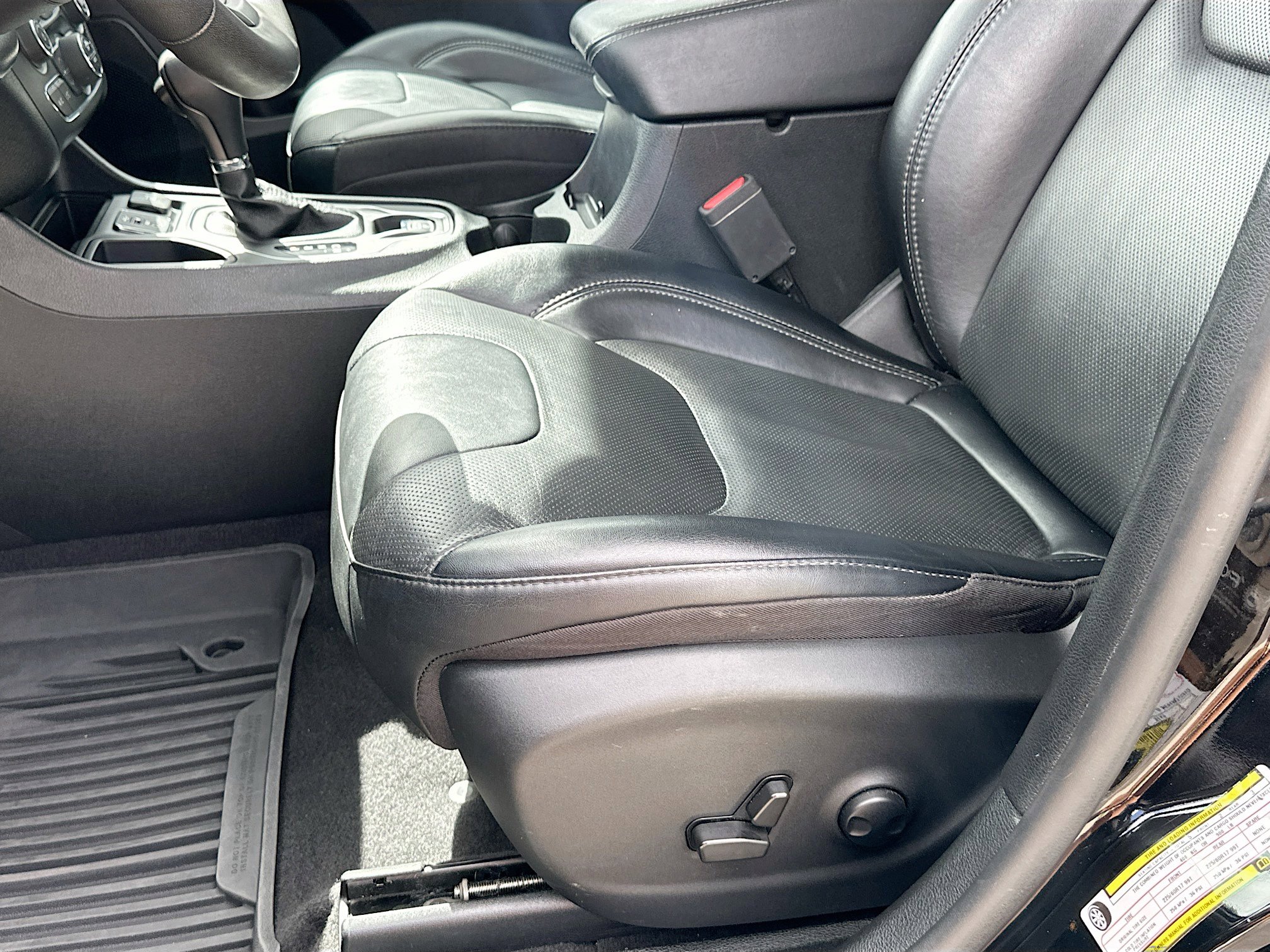 Used 2022 Jeep Cherokee Latitude Lux w/ Mopar Interior Package image 18