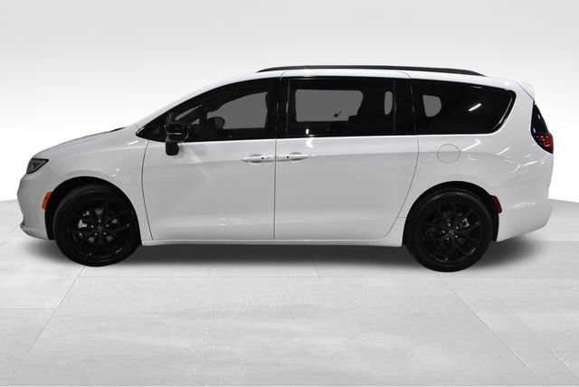 New 2026 Chrysler Pacifica Select w/ S Appearance Package image 6