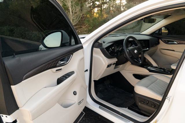 Used 2021 Buick Envision Avenir w/ Technology Package II image 11