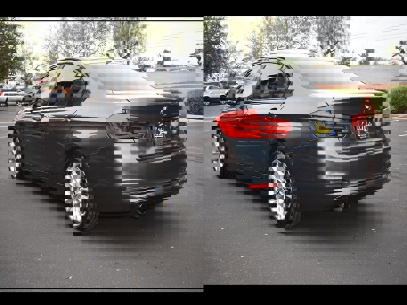 Used 2016 BMW 320i Sedan w/ Sport Package image 6