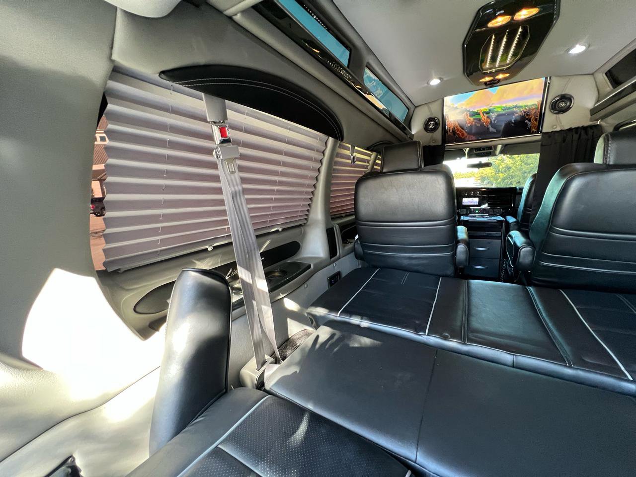 Used 2017 Chevrolet Express 2500 image 30