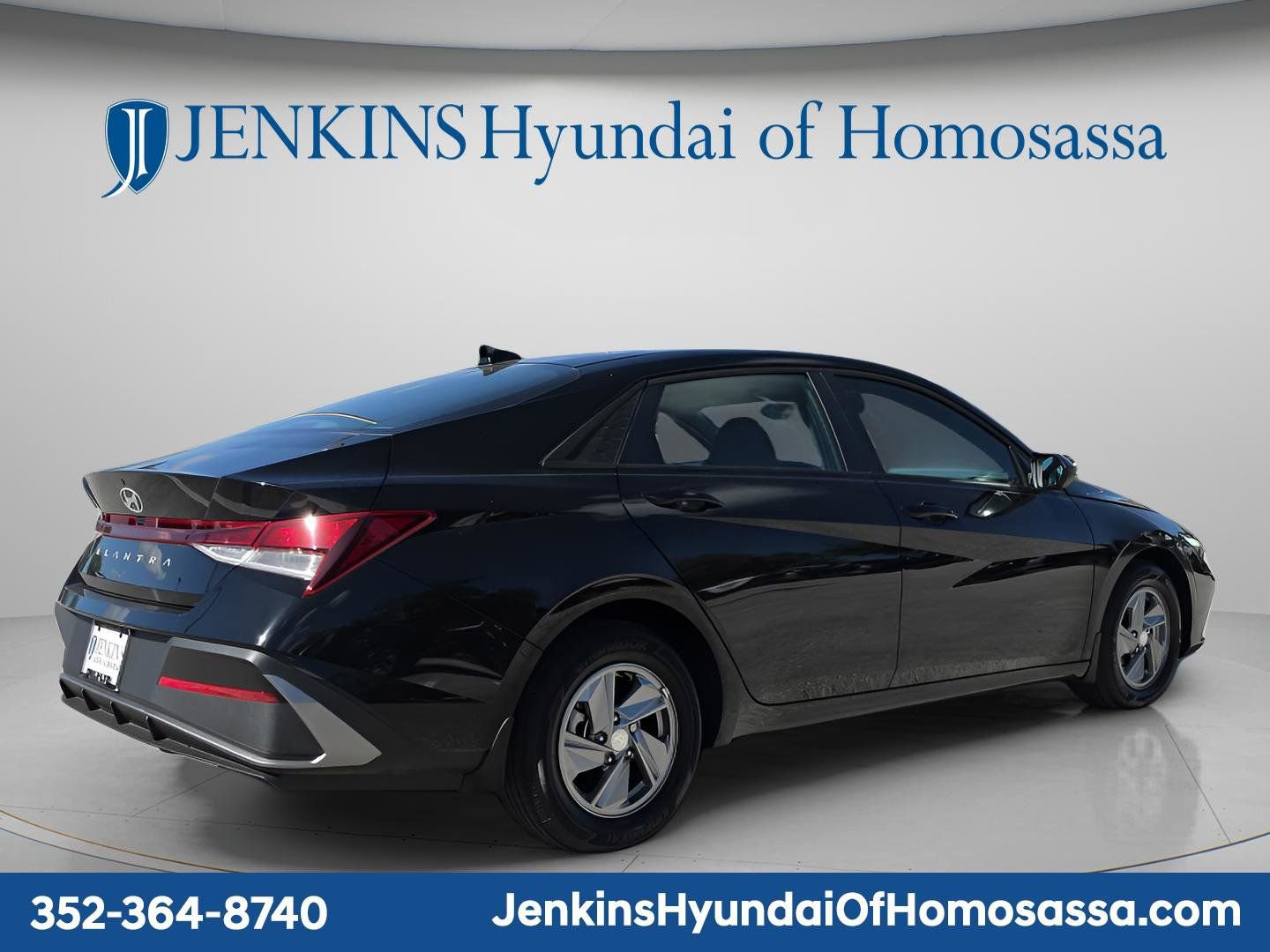 Used 2025 Hyundai Elantra SE image 3