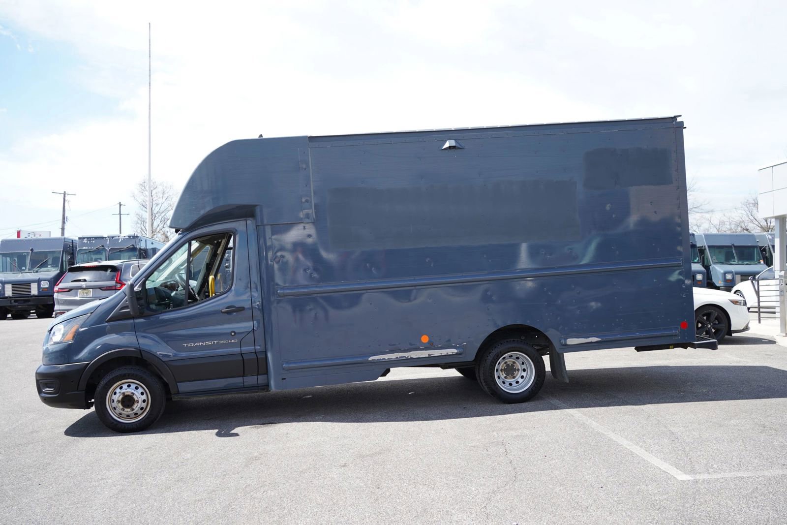 Used 2021 Ford Transit 350 DRW image 4