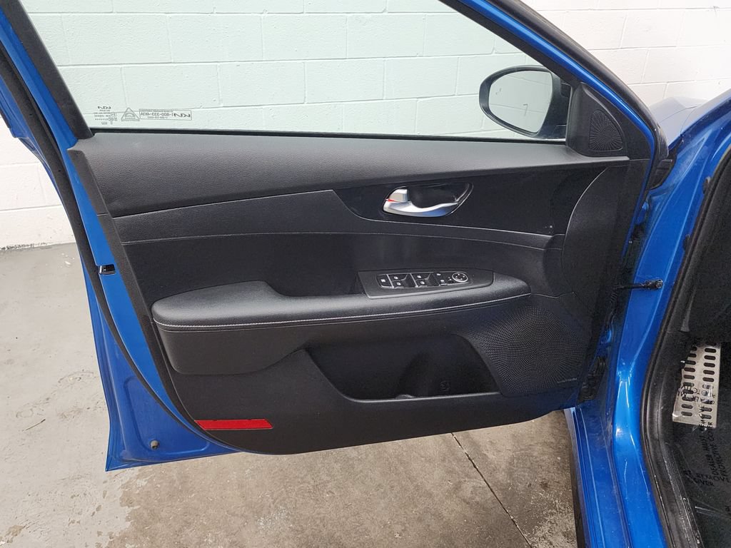 Used 2023 Kia Forte GT-Line w/ GT-Line Premium Package FWD image 9