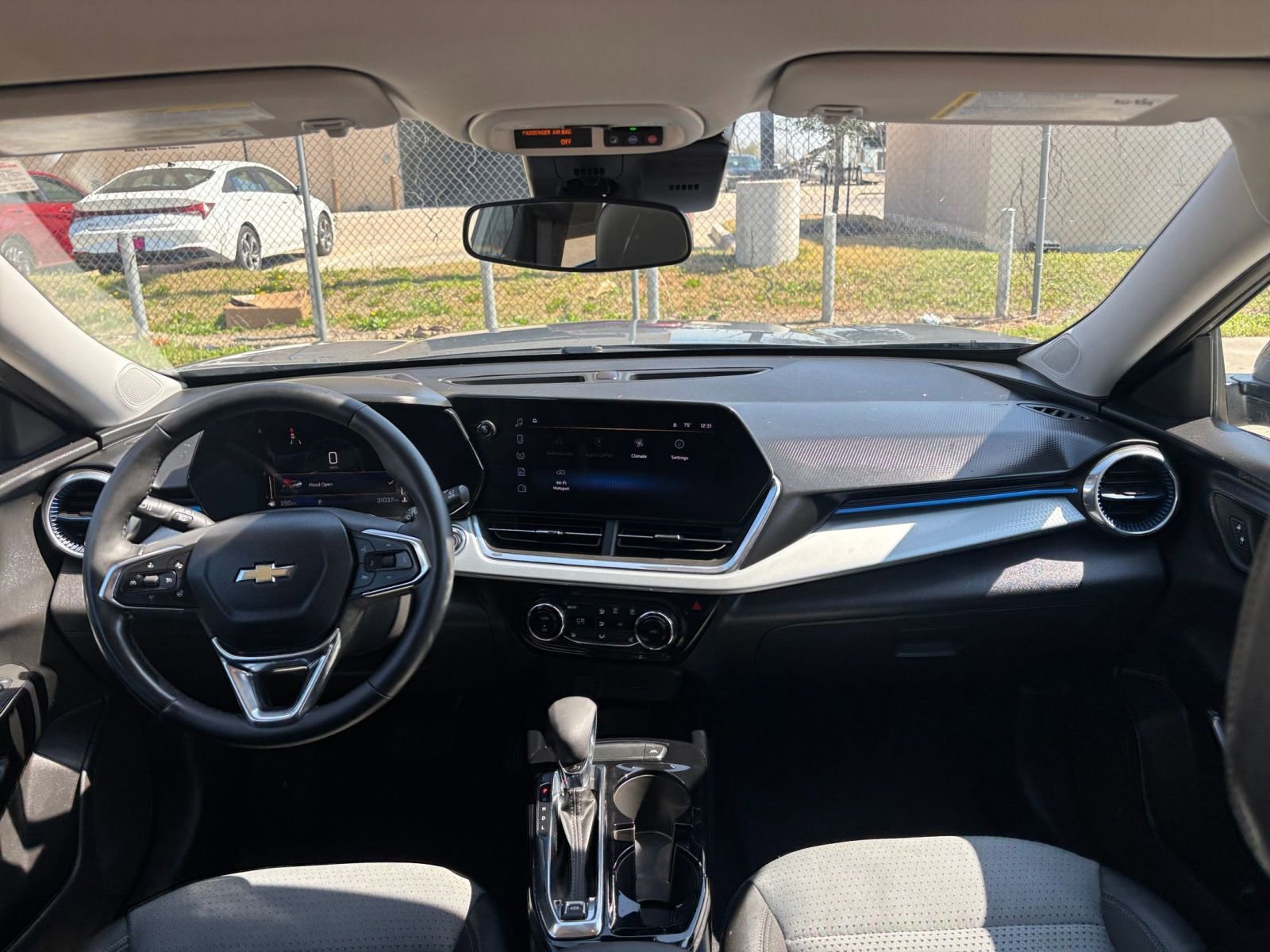 Used 2025 Chevrolet Trax LT w/ LT Convenience Package FWD image 32