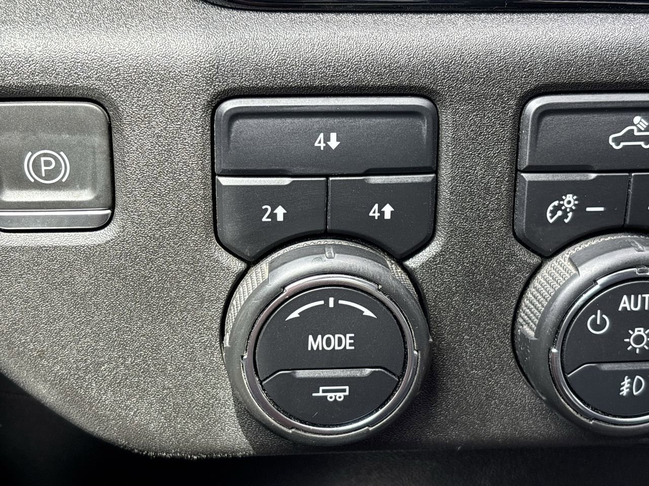 Used 2024 Chevrolet Silverado 2500 LT w/ Convenience Package image 22