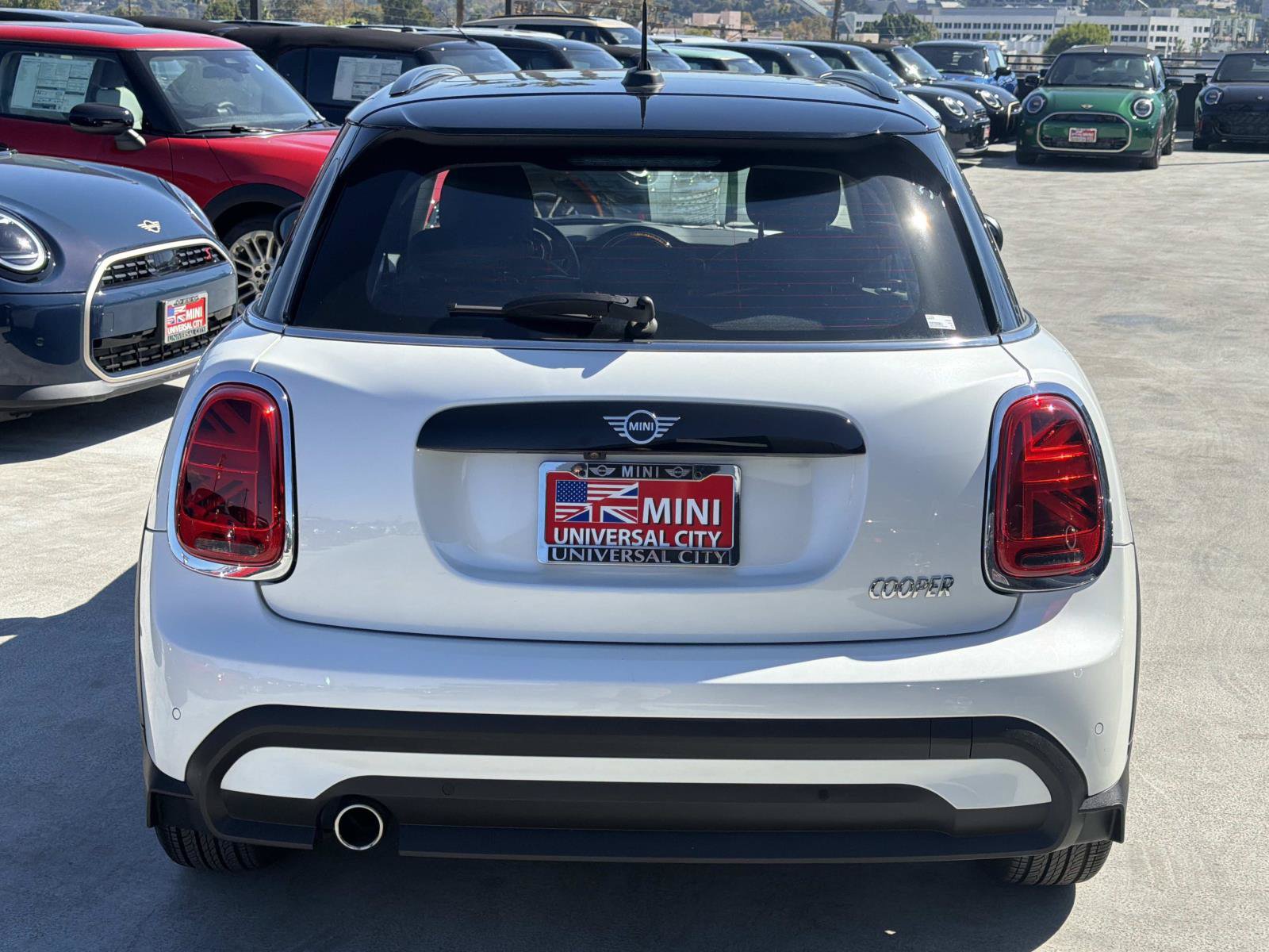 Used 2024 MINI Cooper 4-Door Hardtop FWD image 5