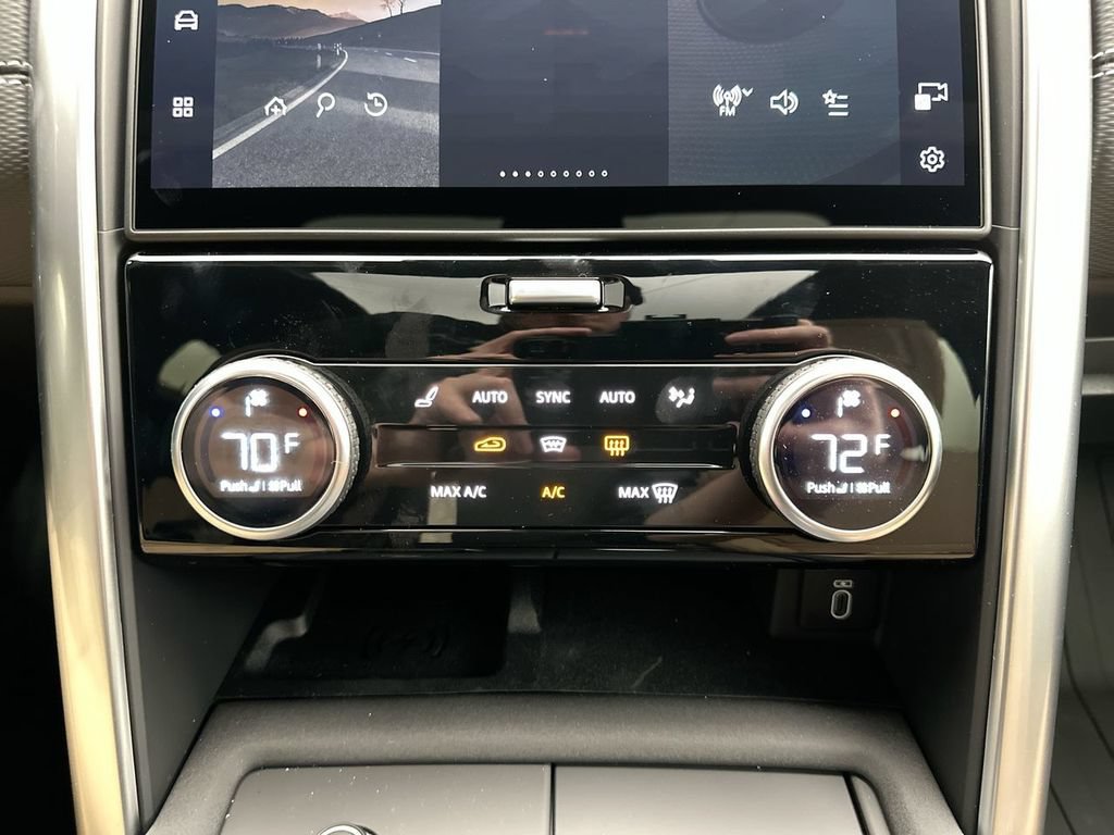 New 2026 Land Rover Discovery Limited Edition AWD/4WD image 21