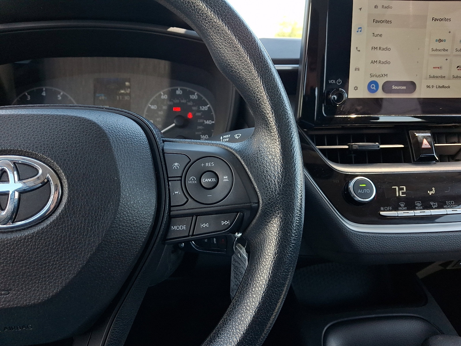 Used 2023 Toyota Corolla LE image 21