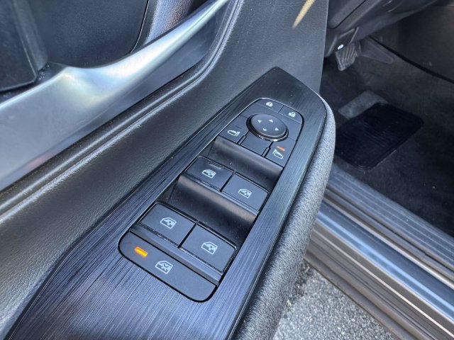 Used 2025 Nissan Kicks SV FWD image 22