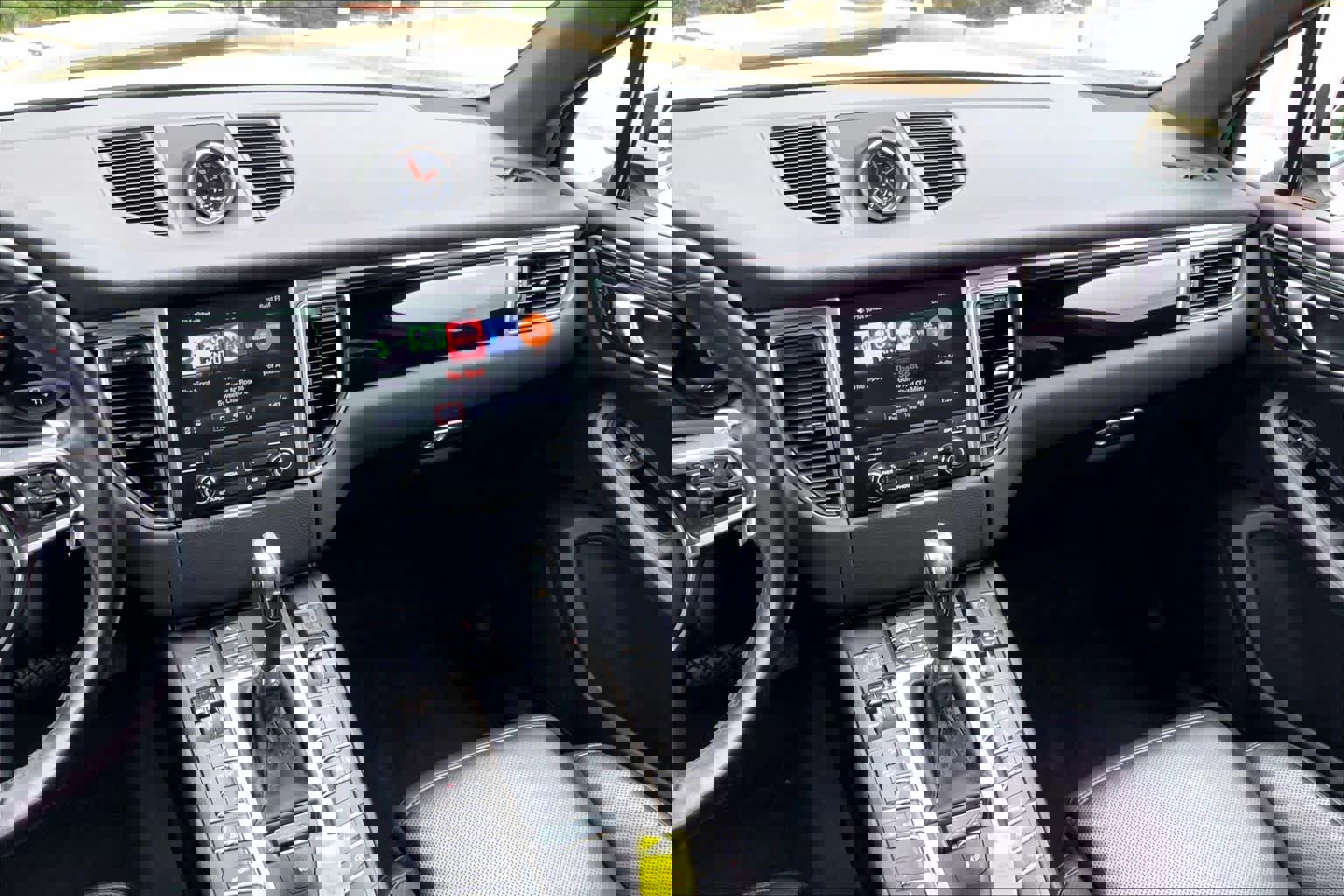 Used 2018 Porsche Macan AWD/4WD image 7