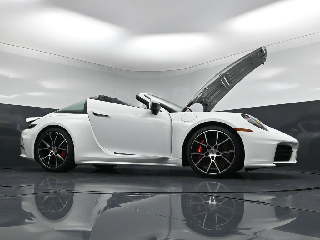 Certified 2026 Porsche 911 Targa 4S AWD/4WD image 33