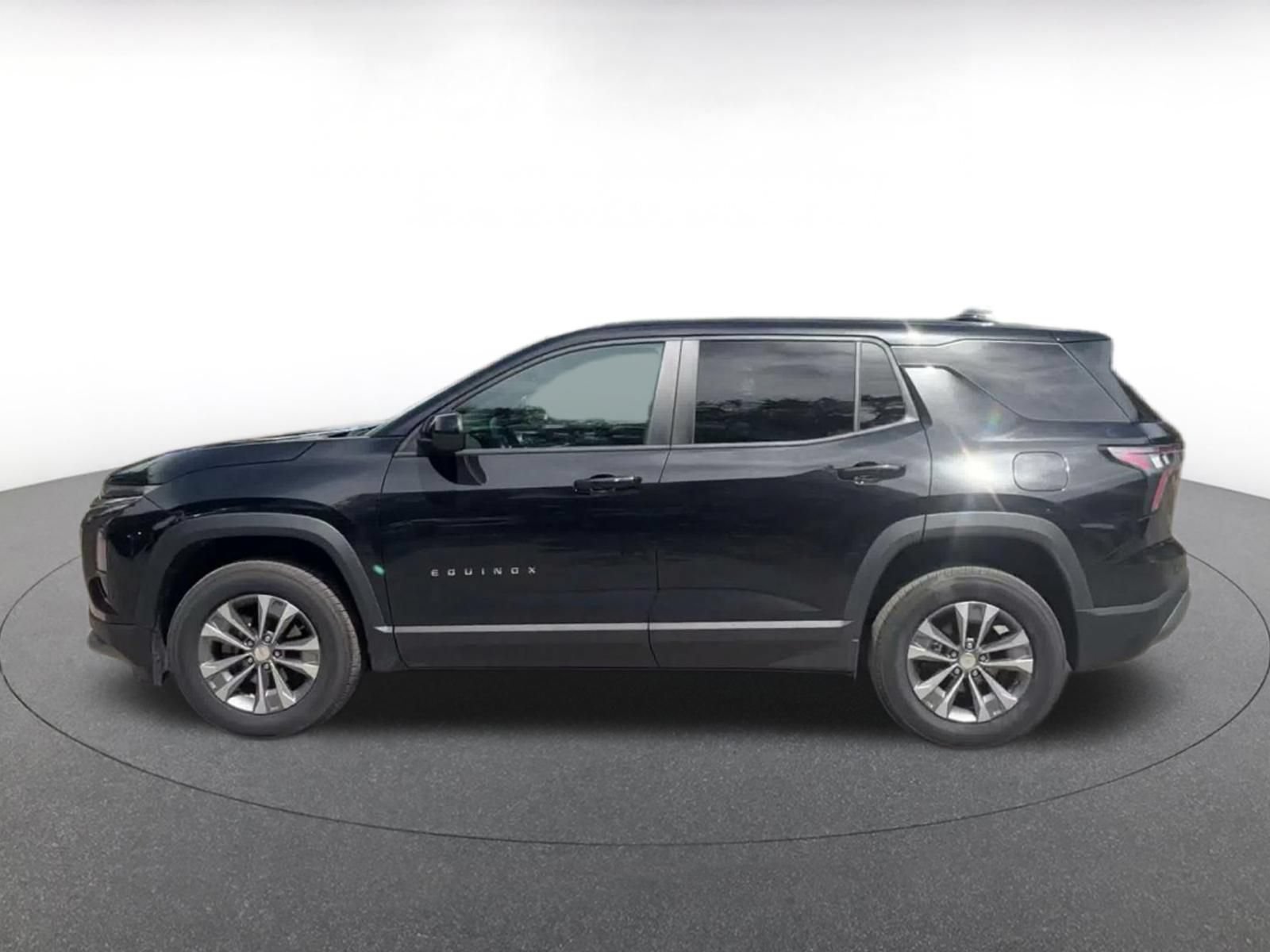 Used 2025 Chevrolet Equinox LT FWD image 8