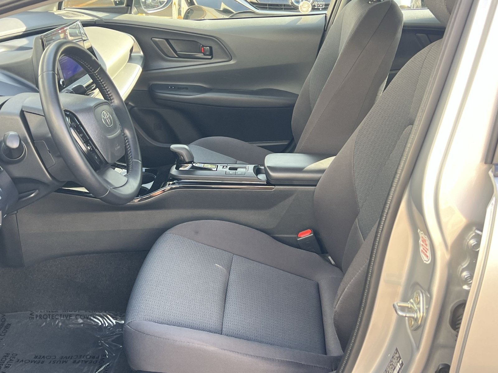 Used 2025 Toyota Prius LE FWD image 12